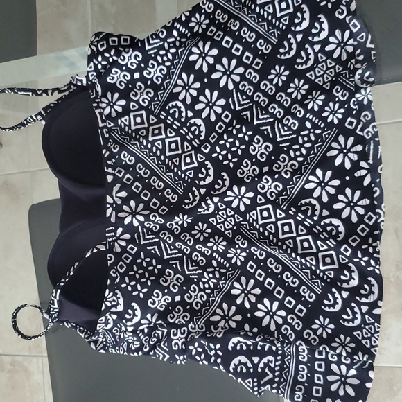 Black n white tankini top with built in bra - Picture 2 of 6